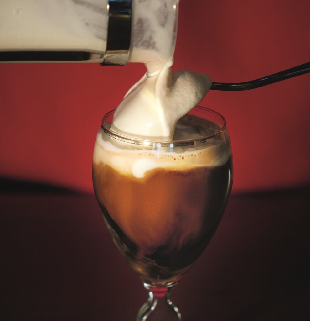 Glas Irish Coffee Sahnehaube oben drauf
