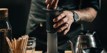 Barista: Kaffeezubereitung mit der Aeropress