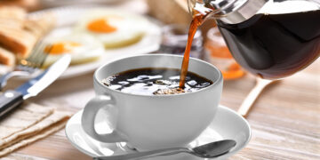 Kaffee auf leeren Magen. Kaffee am Morgen.