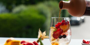 Genussvoller Sommer: Fruit Bowl Coffee mit fruchtigem Twist