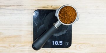 filter holder with coffee on the precision scale