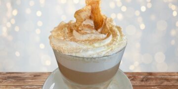 Apfelstrudel-Latte: Dein Weihnachtlicher Kaffeegenuss von Marie Grüner