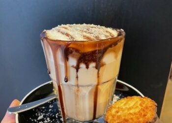 Kokoskuppel-Latte: Eine österreichische Mehlspeisen-Inspiration