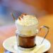 Oster Kaffee Cup of coffee or hot chocolate with whipped cream