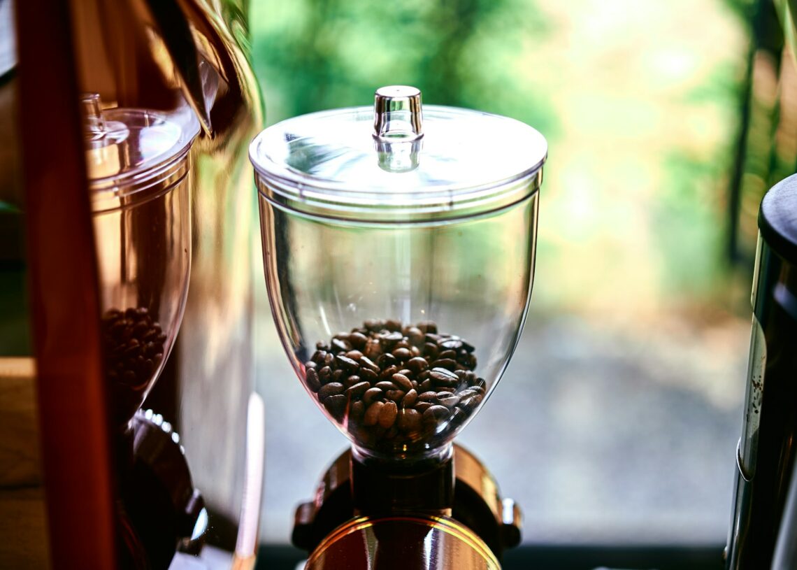 Warum flockt Hafermilch im Kaffee?